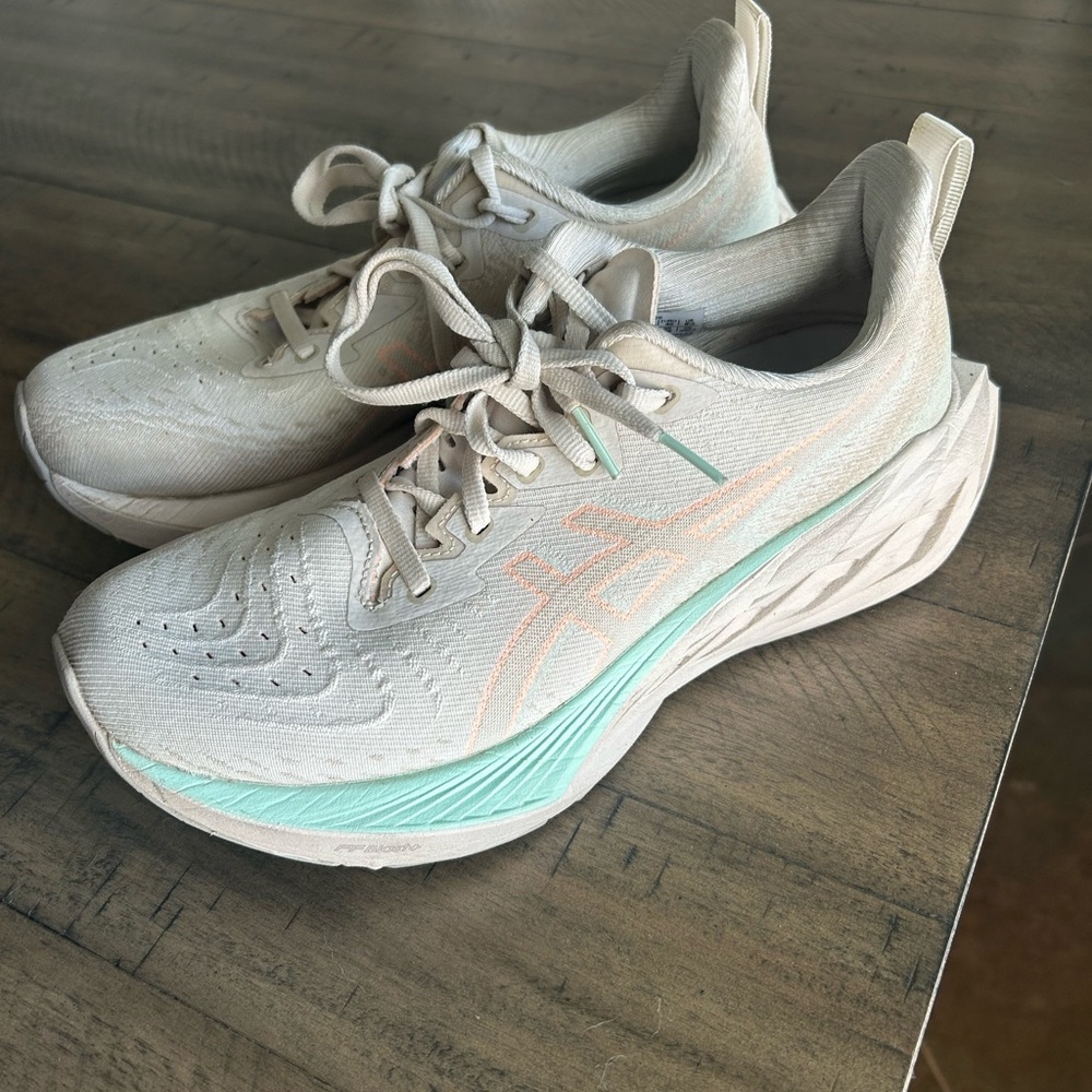 ASICS Novablast 4 size 8.5